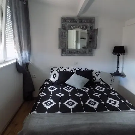 Alojamento de Acomodação e Pequeno-almoço Chambres La Vieille Source 3*